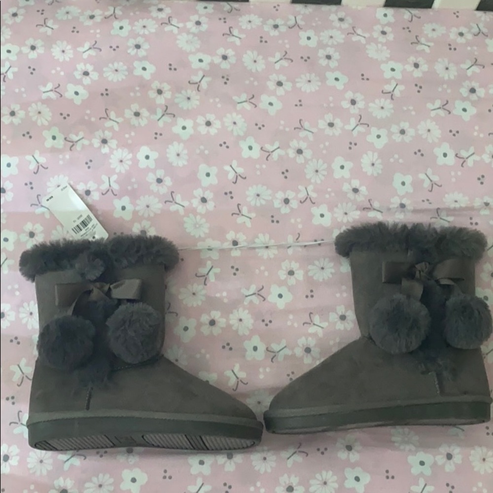 Justice fuzzy boots NWT